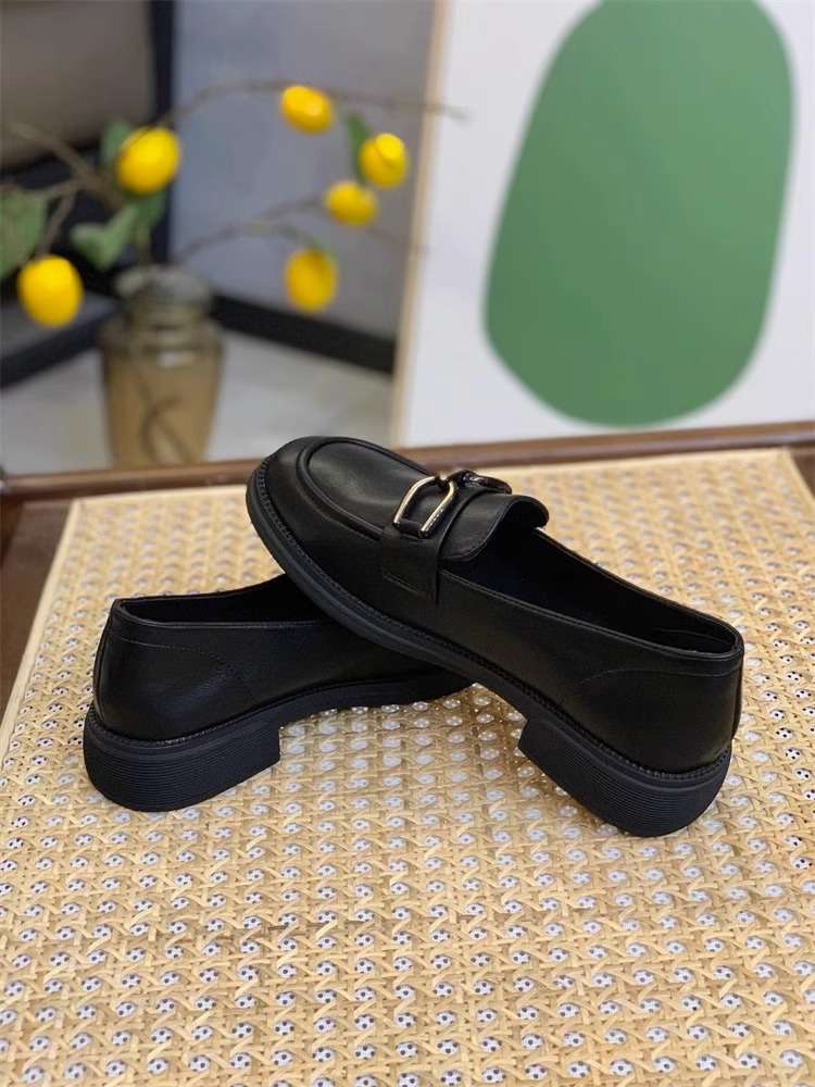 ローファーレディース エレガントな金具付きビットローファー