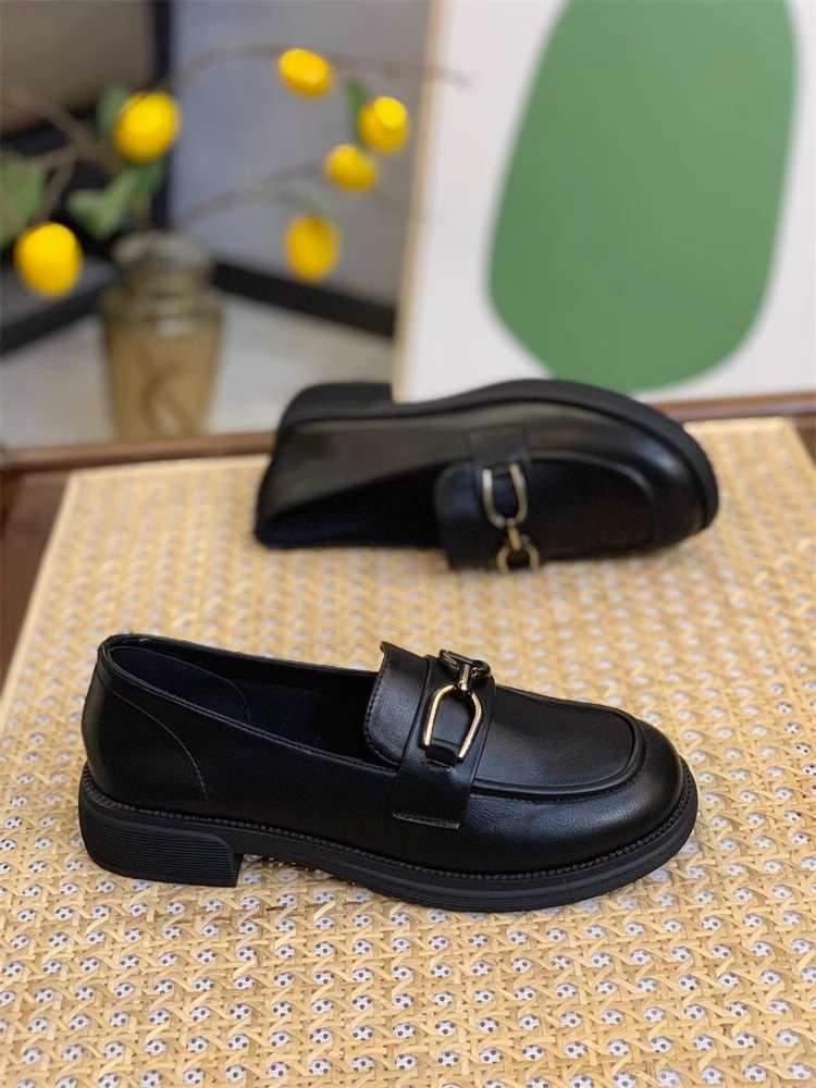 ローファーレディース エレガントな金具付きビットローファー