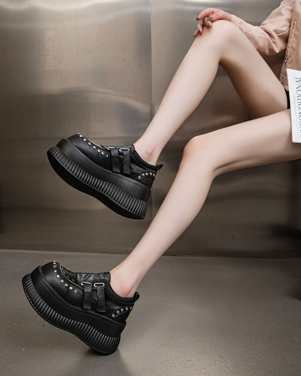 ローファーレディース スタッズ付きベルト厚底ローファー