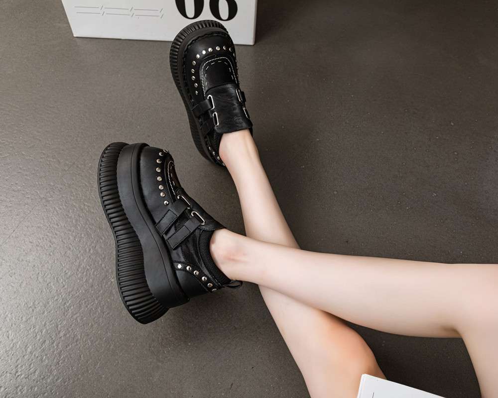 ローファーレディース スタッズ付きベルト厚底ローファー